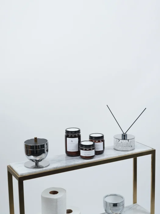 شلف سه طبقه سنگی بدنه استیل رنگ بندی متنوع با تزئینات روی شلف