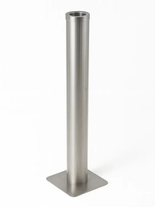 جا سیگاری پایه بلند استیل مات پس زمینه سفید نمایش محصول