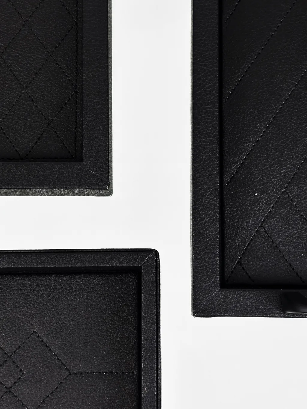 ست چرم پذیرایی و اتاق خواب مشکی | عکس محصول - diahome سینی دکوراتیو مشکی چرمی پذیرایی سه عدد کنار هم دسته دار بدون دسته