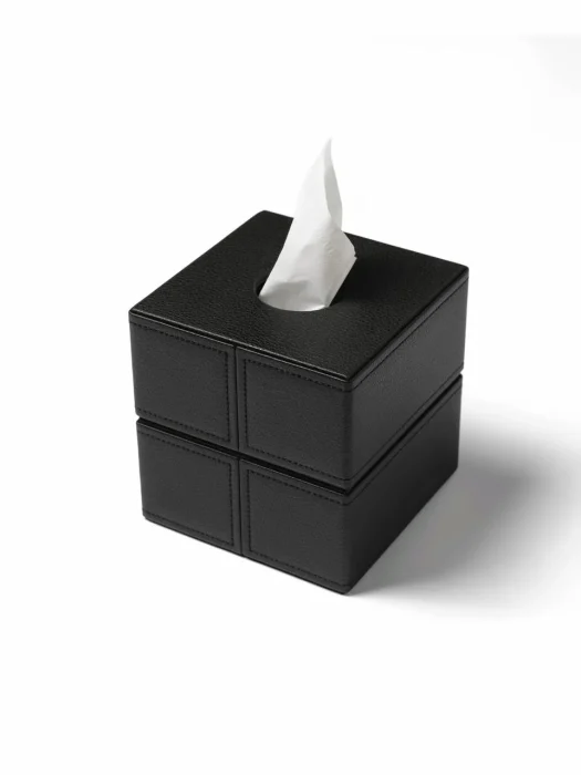 دستمال مربعی چرمی مشکی از ست چرمی پذیرایی با زمینه سفید