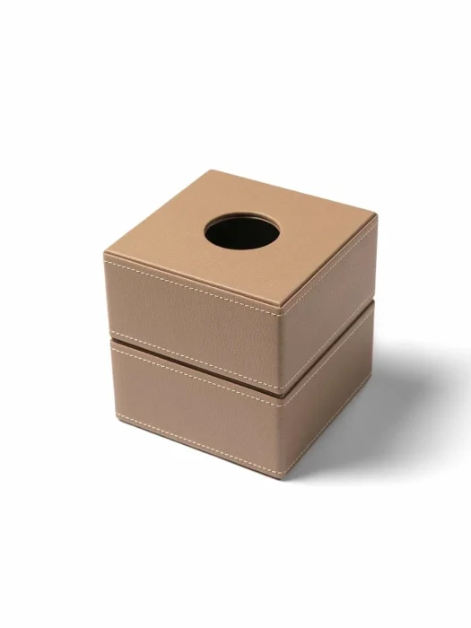 دستمال مربعی چرمی کرم از ست چرمی پذیرایی با زمینه سفید