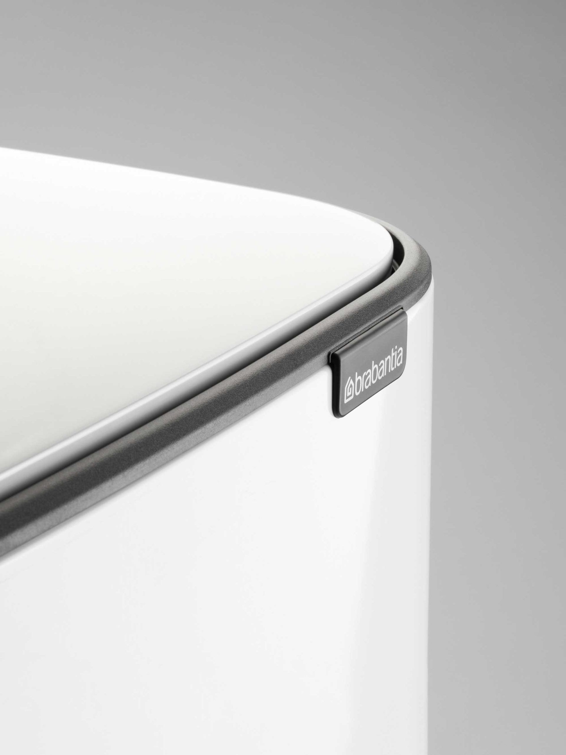 سطل زباله پدالی آشپزخانه دو مخزنه برابانتیا 11+23 لیتر | عکس محصول - diahome سطل زباله پدالی آشپزخانه دو مخزنه برابانتیا 11+23 لیتر - Image 17