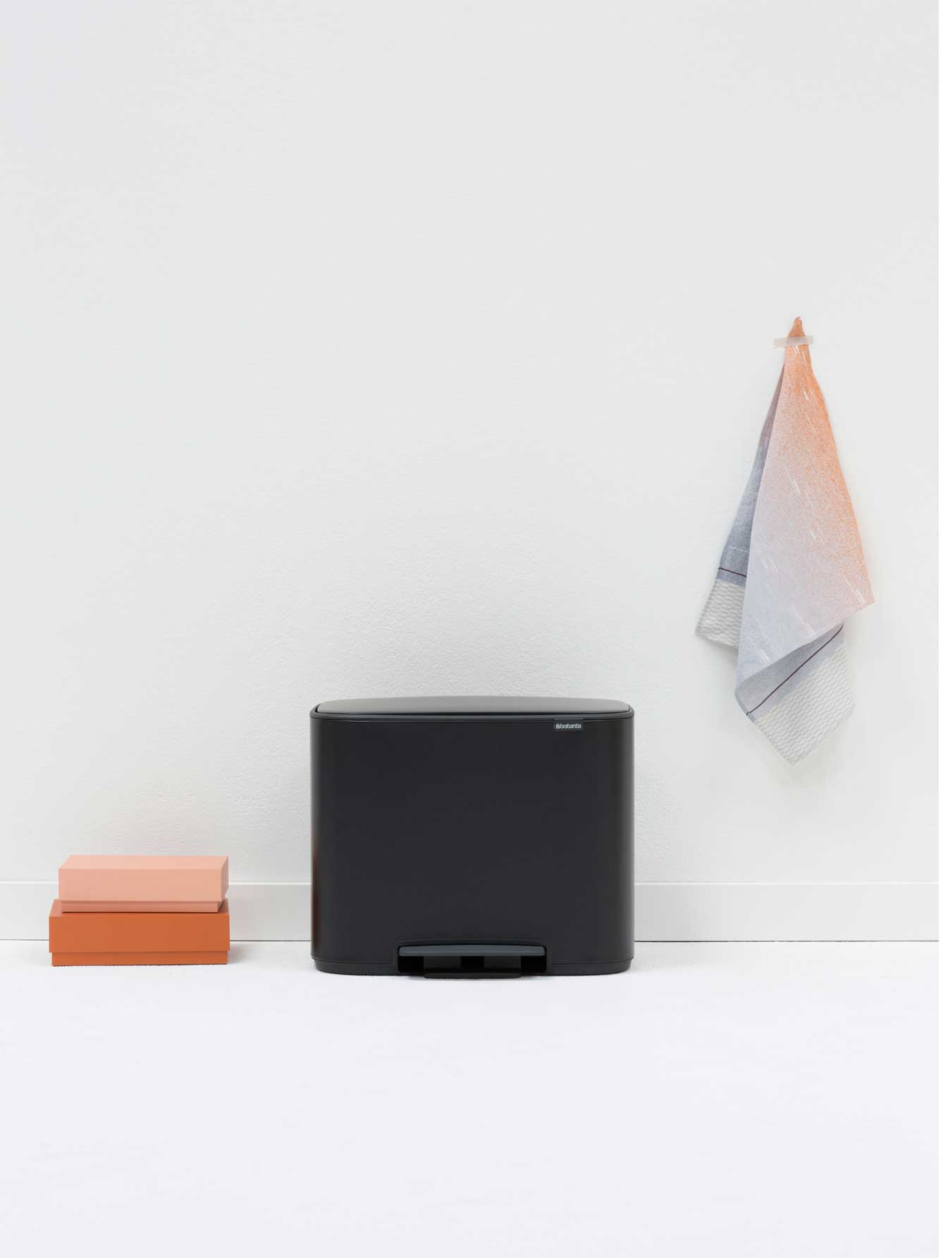 سطل زباله پدالی آشپزخانه دو مخزنه برابانتیا 11+23 لیتر | عکس محصول - diahome سطل زباله پدالی آشپزخانه دو مخزنه برابانتیا 11+23 لیتر - Image 6