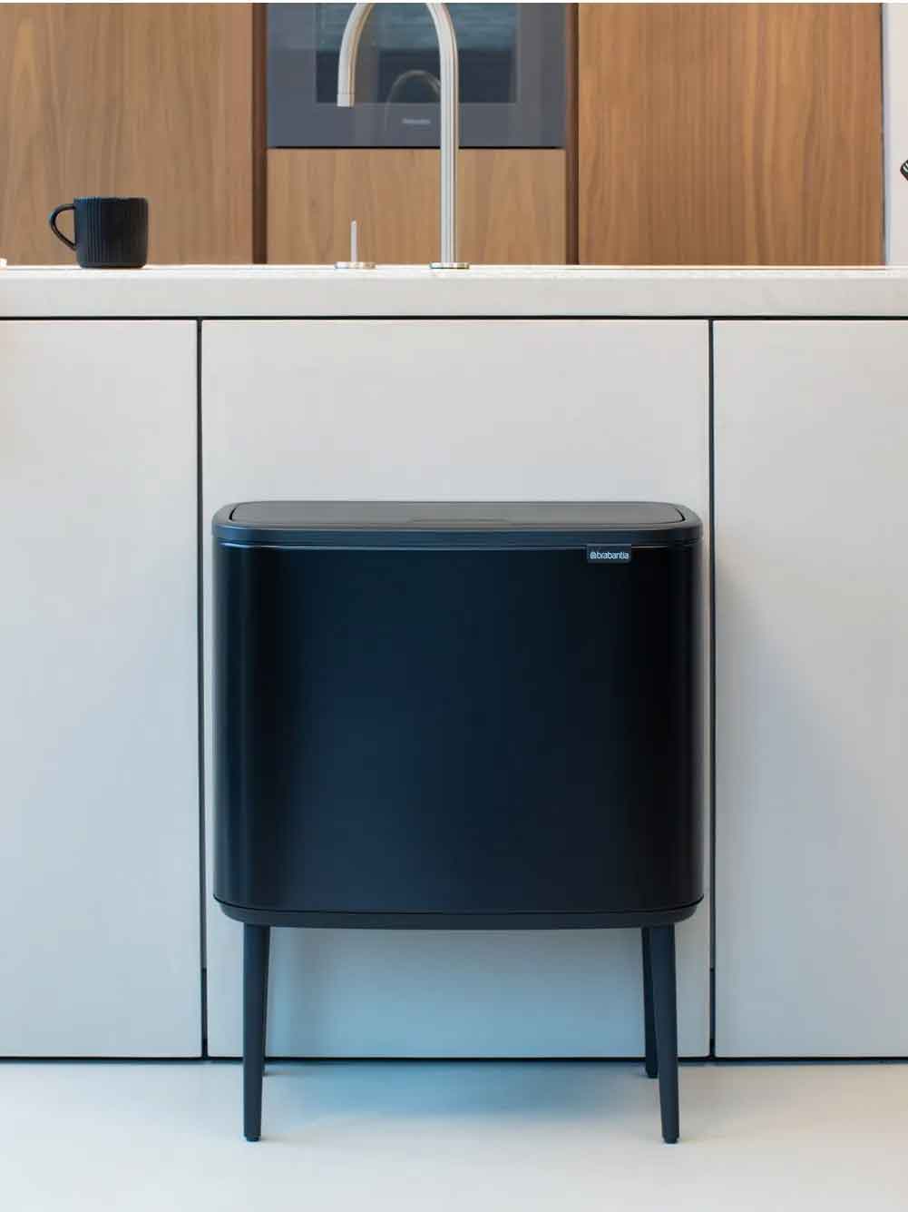 سطل زباله آشپزخانه برابانتیا پایه دار لمسی 36 لیتر | عکس محصول - diahome سطل زباله آشپزخانه برابانتیا پایه دار لمسی 36 لیتر - Image 11