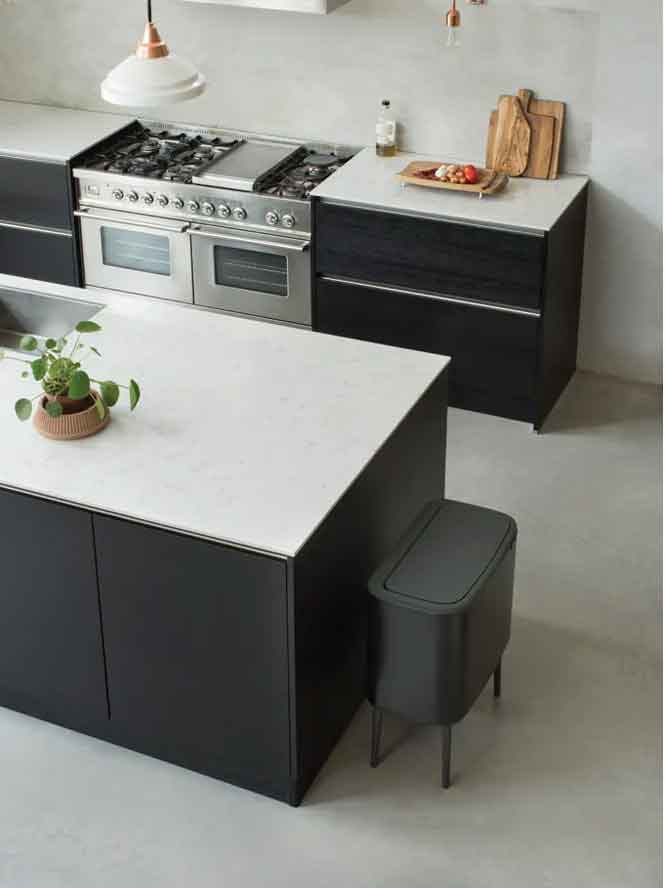 سطل زباله آشپزخانه برابانتیا پایه دار لمسی 36 لیتر | عکس محصول - diahome سطل زباله آشپزخانه برابانتیا پایه دار لمسی 36 لیتر - Image 10