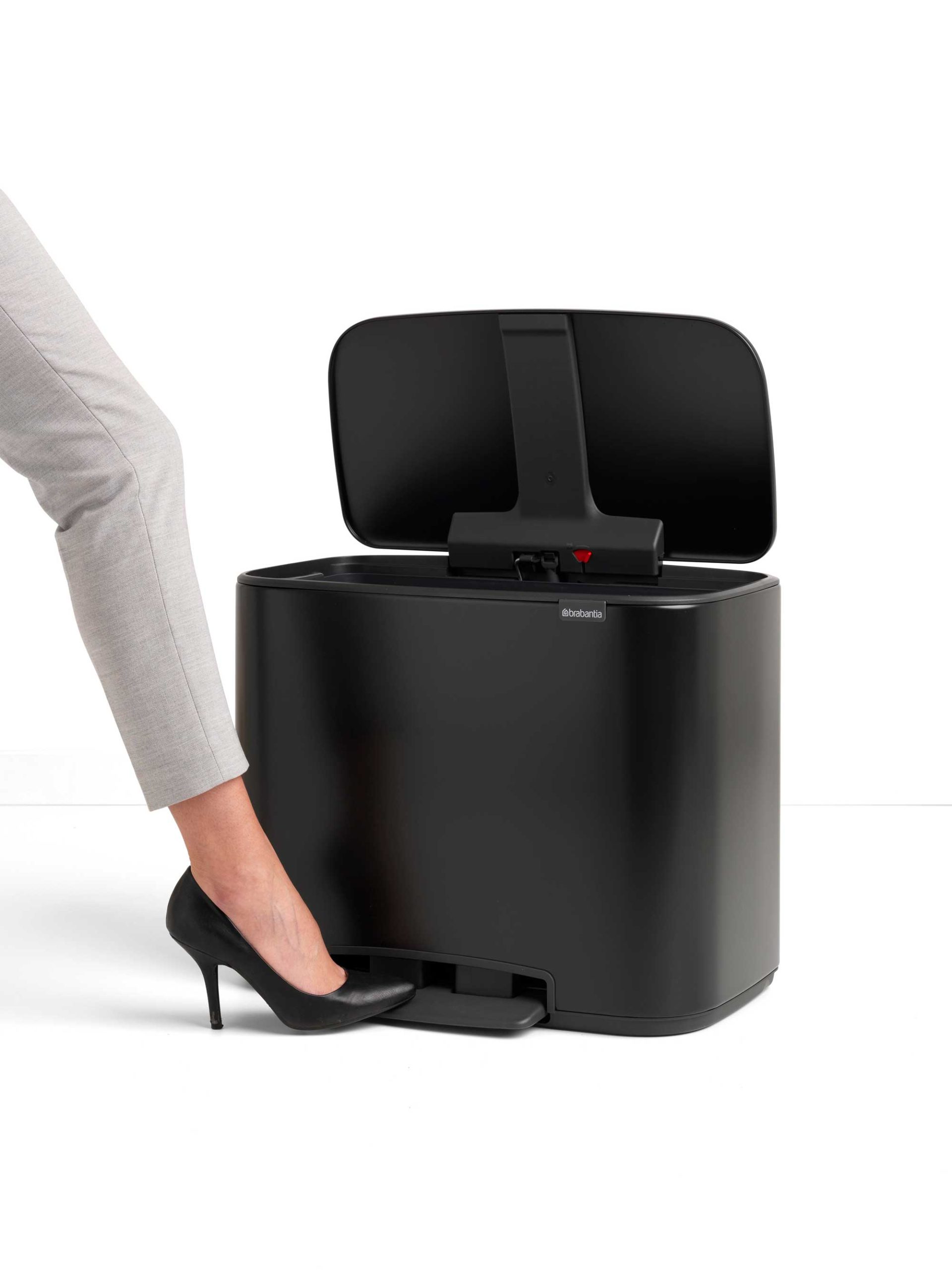 سطل زباله پدالی آشپزخانه دو مخزنه برابانتیا 11+23 لیتر | عکس محصول - diahome سطل زباله پدالی آشپزخانه دو مخزنه برابانتیا 11+23 لیتر - Image 3