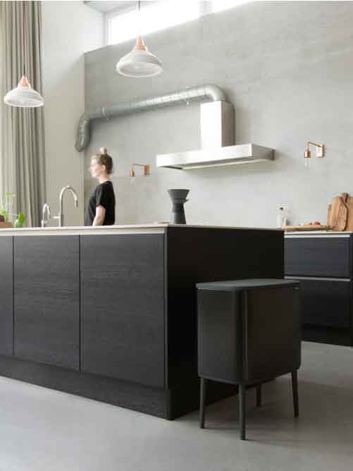 سطل زباله آشپزخانه برابانتیا پایه دار لمسی 36 لیتر | عکس محصول - diahome سطل زباله آشپزخانه برابانتیا پایه دار لمسی 36 لیتر - Image 8