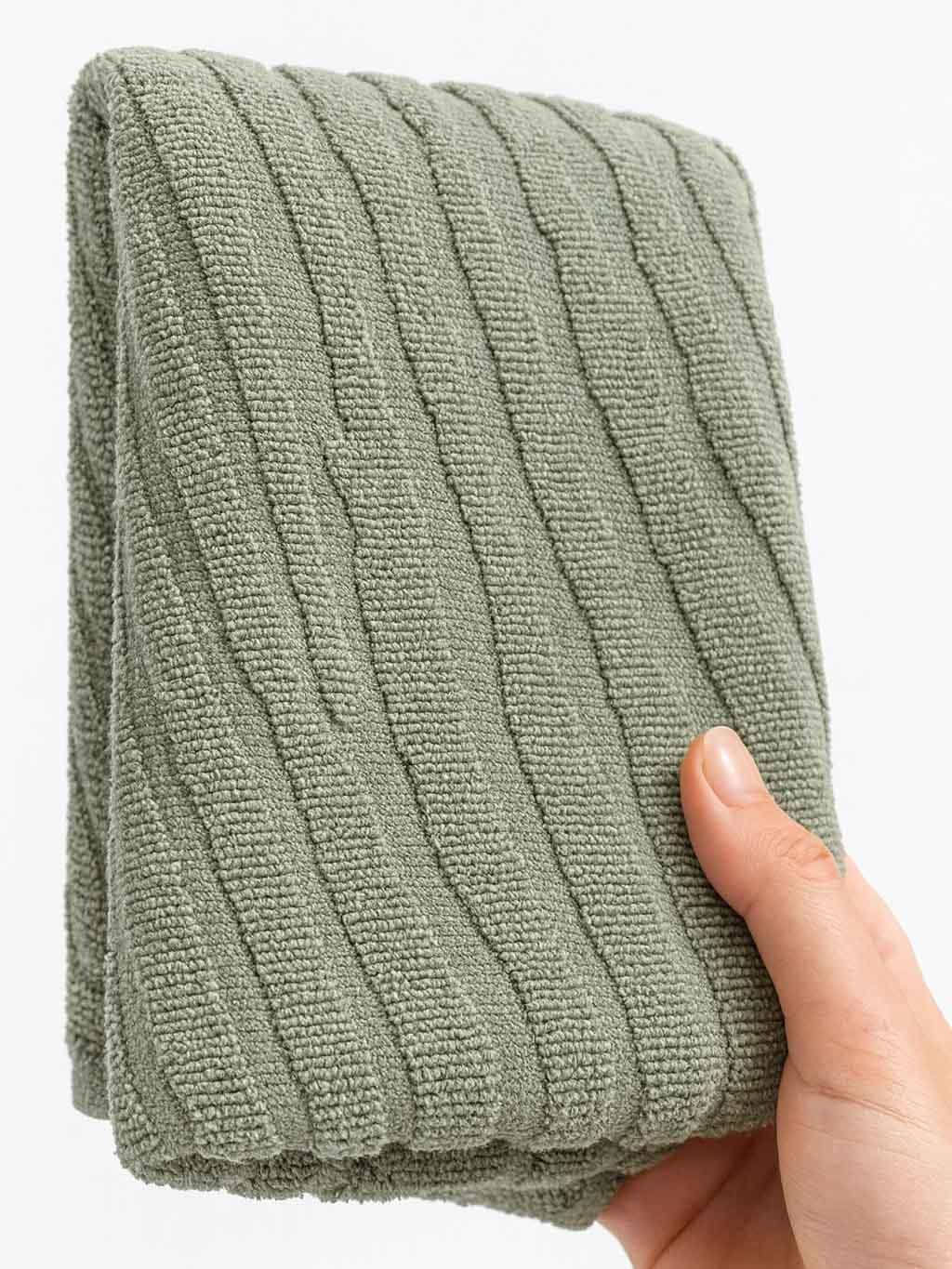 حوله استخری طرح دار زبرا | عکس محصول - diahome حوله استخری طرح دار زیتونی