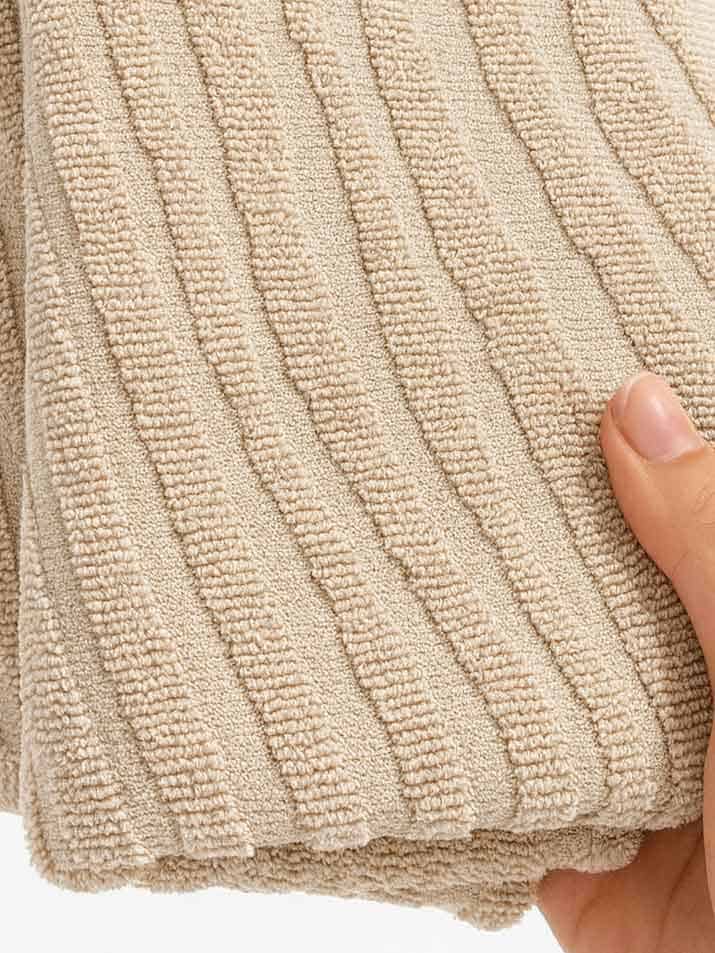 حوله استخری طرح دار زبرا | عکس محصول - diahome حوله استخری طرح دار روشن