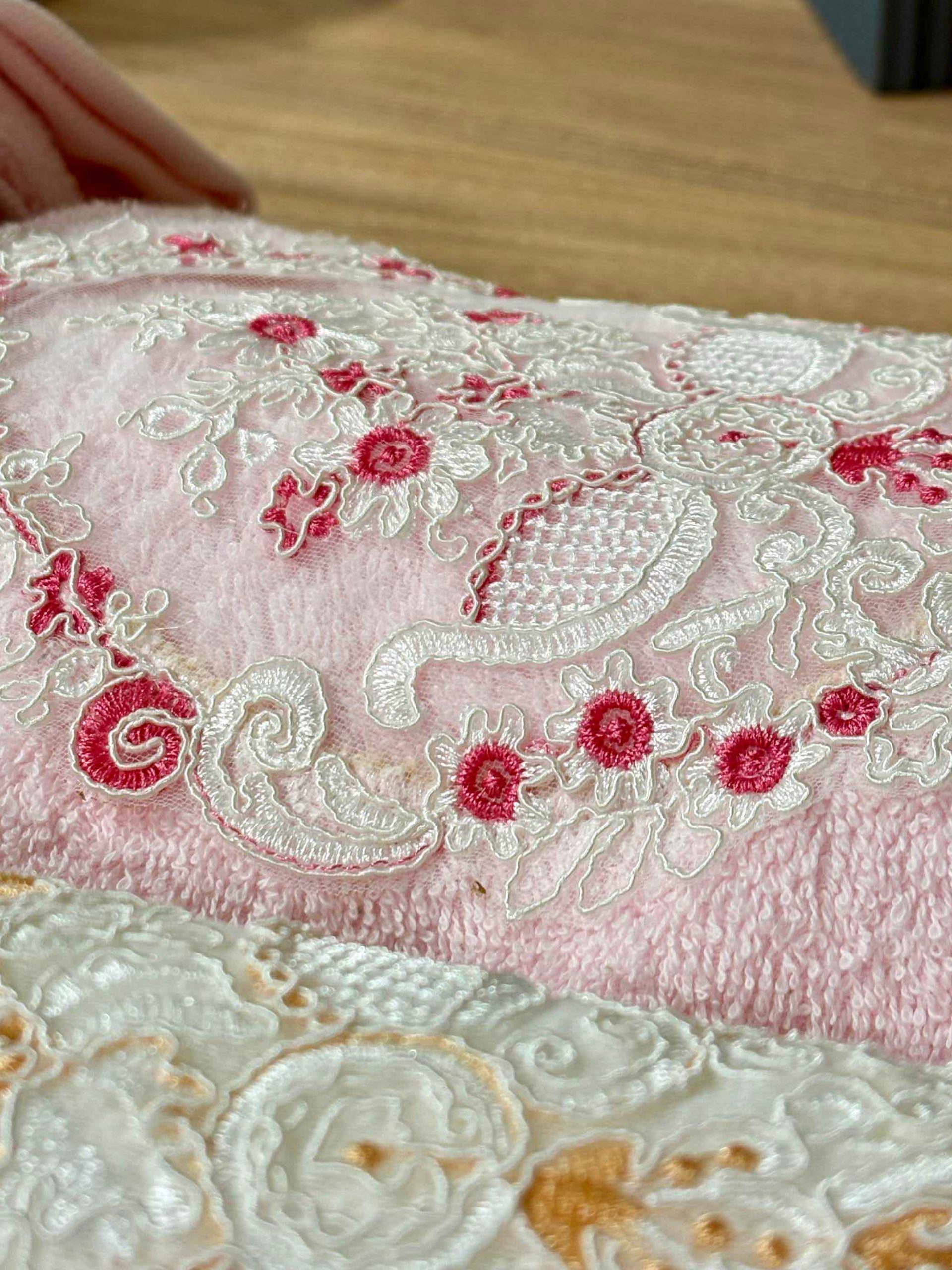 حوله گلدوزی شده مدل paisley floral | عکس محصول - diahome حوله گلدوزی شده paisley floral رنگ 6