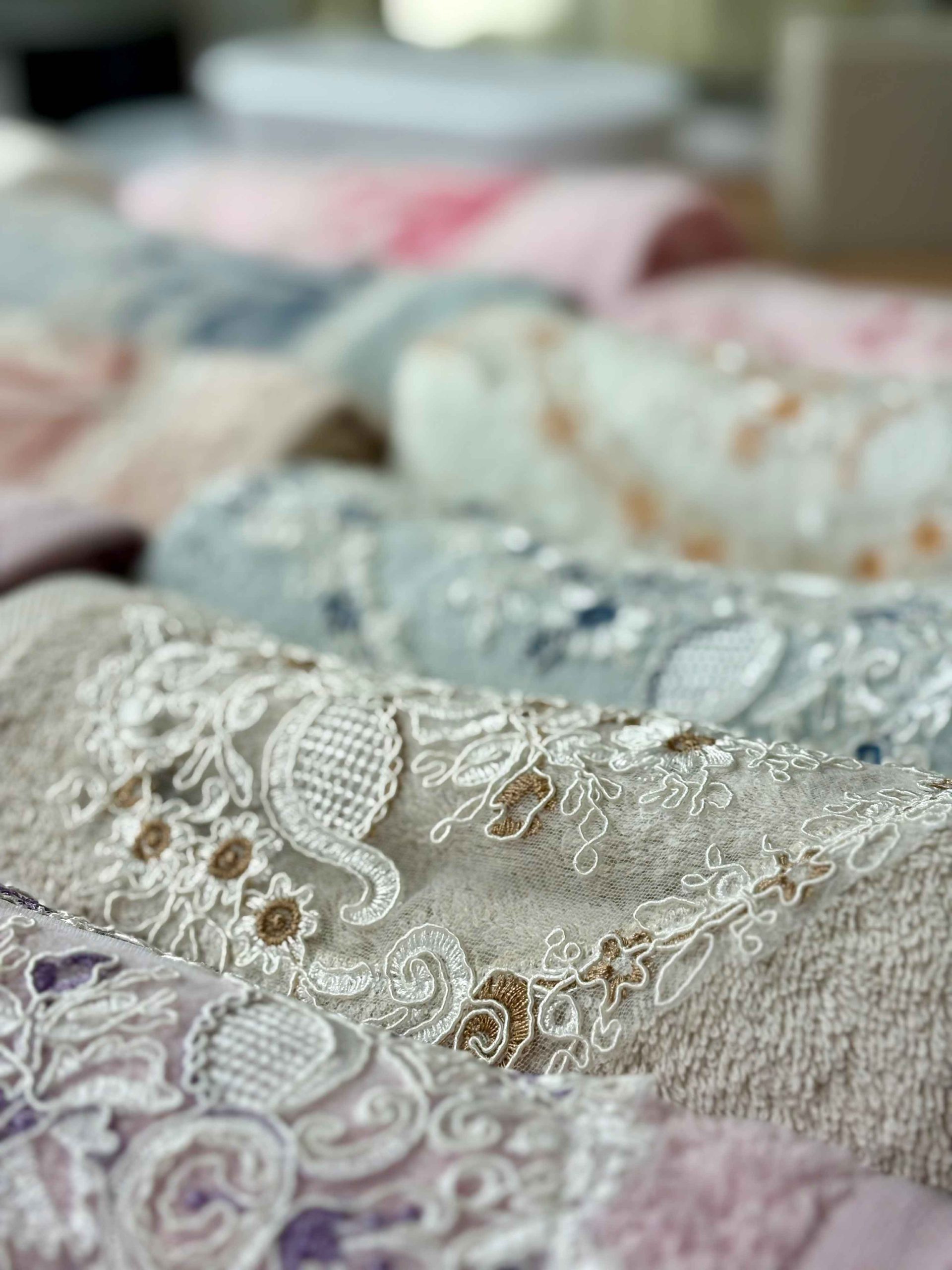 حوله گلدوزی شده مدل paisley floral | عکس محصول - diahome حوله گلدوزی شده paisley floral رنگ 3